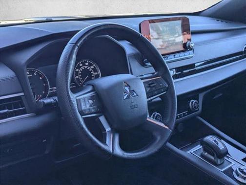 2022 Mitsubishi Outlander Black Edition 2WD