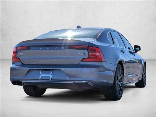 2020 Volvo S90 T6 Momentum