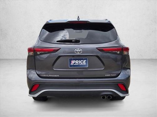Magnetic Gray Metallic 2025 Toyota Highlander XSE