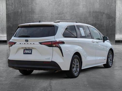 2021 Toyota Sienna LE
