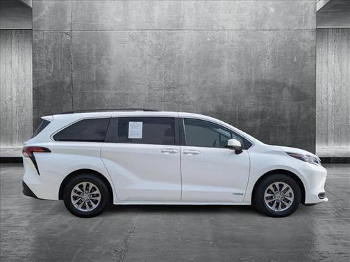 2021 Toyota Sienna LE