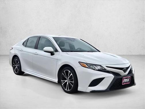 Super White 2018 Toyota Camry SE