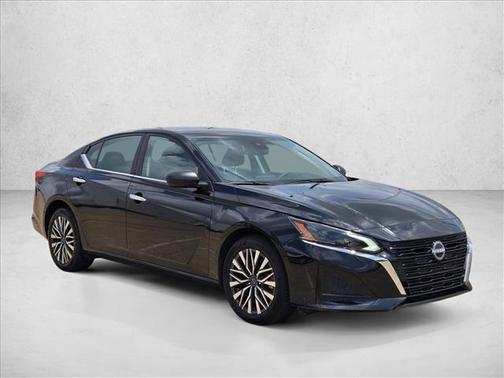 Super Black 2025 Nissan Altima SV FWD