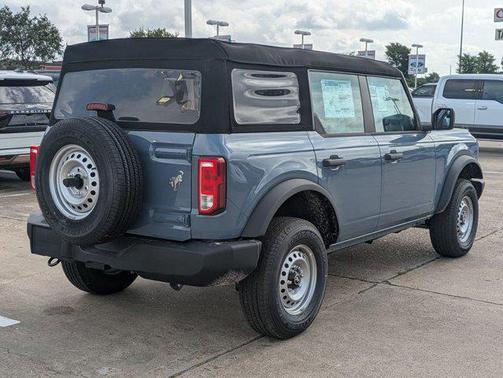 2025 Ford Bronco Base 4 Door 4x4