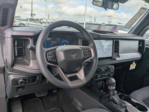 2025 Ford Bronco Base 4 Door 4x4