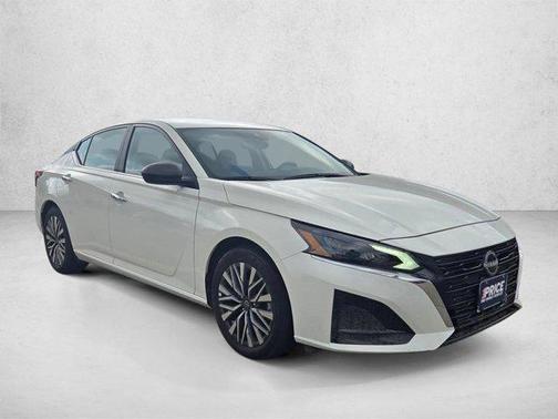 Glacier White 2025 Nissan Altima SV FWD