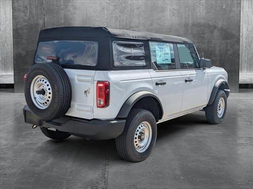 2025 Ford Bronco Base 4 Door 4x4
