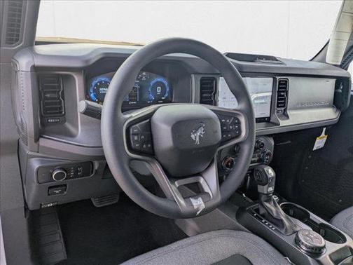 2025 Ford Bronco Base 4 Door 4x4