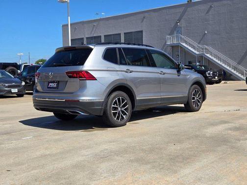 Pyrite Silver Metallic 2021 Volkswagen Tiguan 2.0T SE