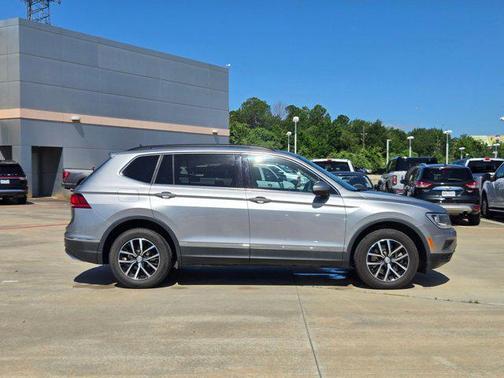 Pyrite Silver Metallic 2021 Volkswagen Tiguan 2.0T SE