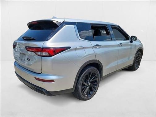 2022 Mitsubishi Outlander Black Edition 2WD