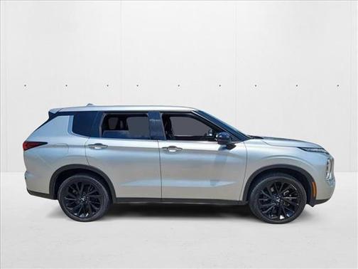 2022 Mitsubishi Outlander Black Edition 2WD