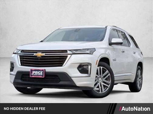 Iridescent Pearl Tricoat 2023 Chevrolet Traverse High Country