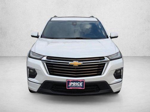 Iridescent Pearl Tricoat 2023 Chevrolet Traverse High Country