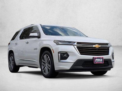 Iridescent Pearl Tricoat 2023 Chevrolet Traverse High Country