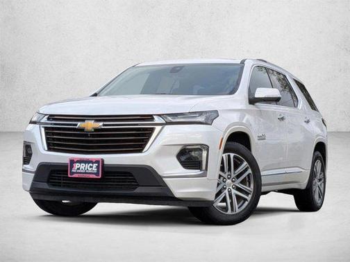 Iridescent Pearl Tricoat 2023 Chevrolet Traverse High Country