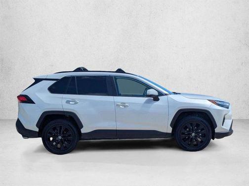 Blizzard Pearl 2022 Toyota RAV4 Limited