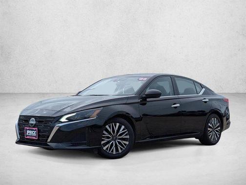 Super Black 2025 Nissan Altima SV FWD