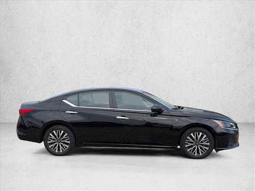 Super Black 2025 Nissan Altima SV FWD
