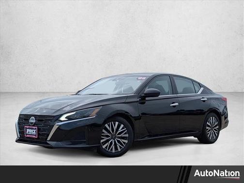 Super Black 2025 Nissan Altima SV FWD