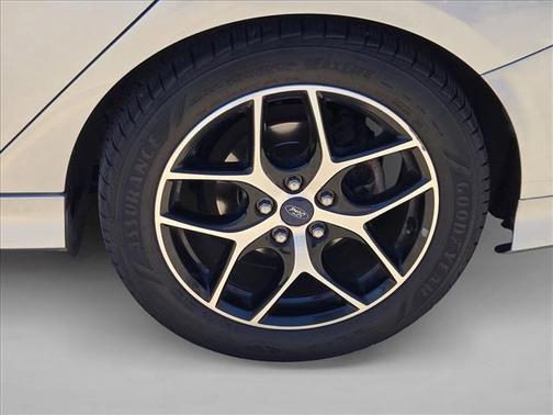 Ingot Silver 2015 Ford Focus SE