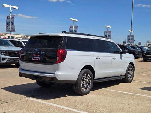 Space Silver Metallic 2026 Ford Expedition Max Active 4x2