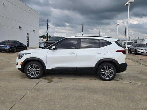Snow White Pearl 2021 Kia Seltos S