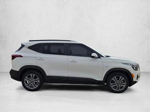 Snow White Pearl 2021 Kia Seltos S
