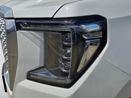 White Frost Tricoat 2022 GMC Yukon Denali