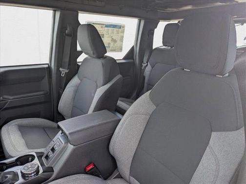 2025 Ford Bronco Base 4 Door 4x4