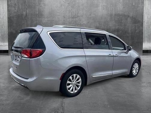 2018 Chrysler Pacifica Touring-L