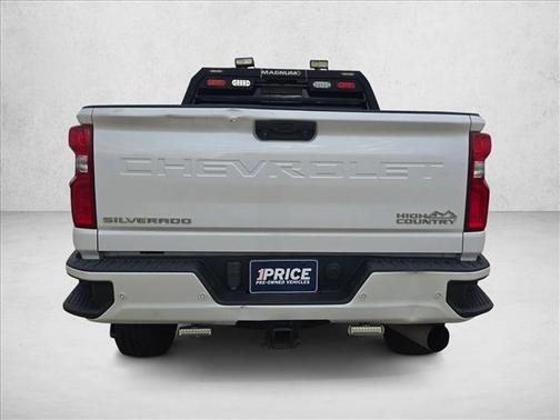 Iridescent Pearl Tricoat 2022 Chevrolet Silverado 2500 High Country