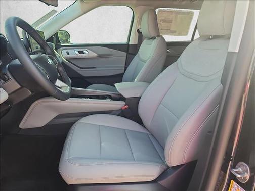 Agate Black Metallic 2026 Ford Explorer Active w/200A Pkg