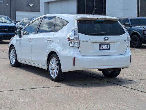 2014 Toyota Prius v Five