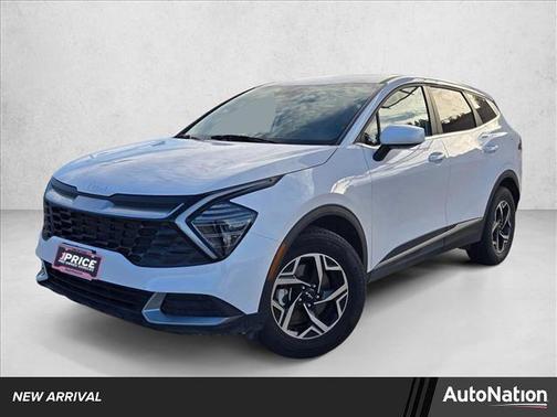 Glacial White Pearl 2025 Kia Sportage LX