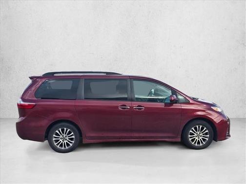 Salsa Red Pearl [Red 2018 Toyota Sienna XLE