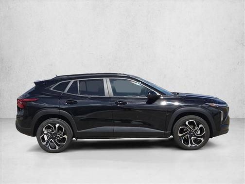 Mosaic Black Metallic 2025 Chevrolet Trax FWD 2RS