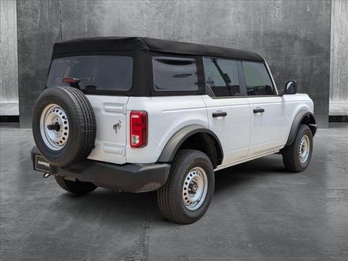 2025 Ford Bronco Base 4 Door 4x4