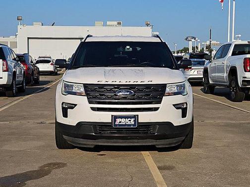 White Platinum Metallic Tri-Coat 2018 Ford Explorer XLT