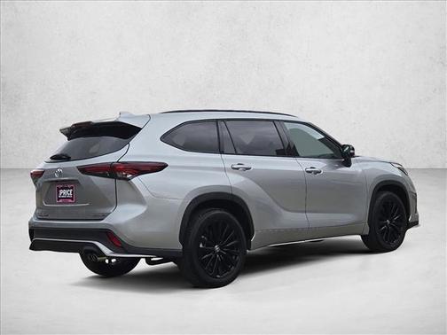 Celestial Silver Metallic 2025 Toyota Highlander XSE