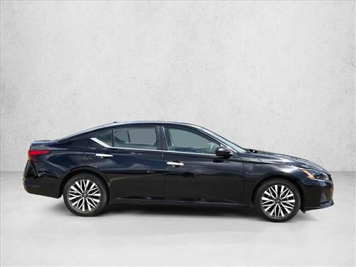 Super Black 2025 Nissan Altima SV FWD