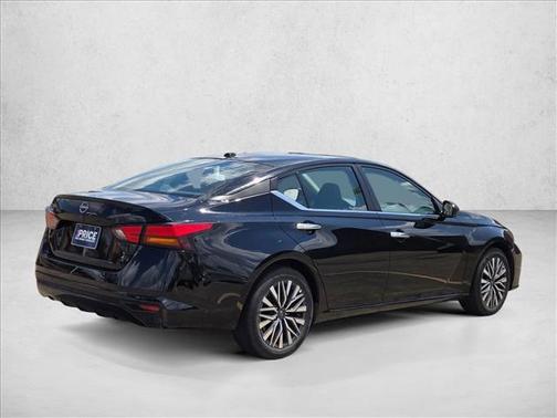 Super Black 2025 Nissan Altima SV FWD