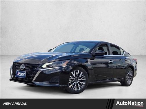 Super Black 2025 Nissan Altima SV FWD