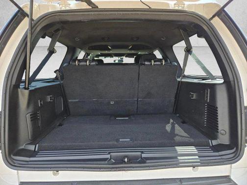 White Platinum Metallic Tri-Coat 2017 Ford Expedition EL Limited