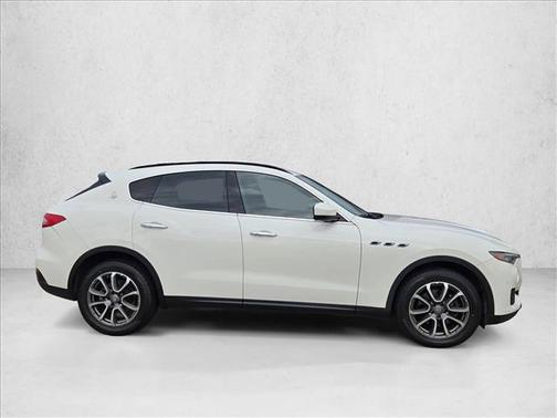 Bianco 2018 Maserati Levante Base