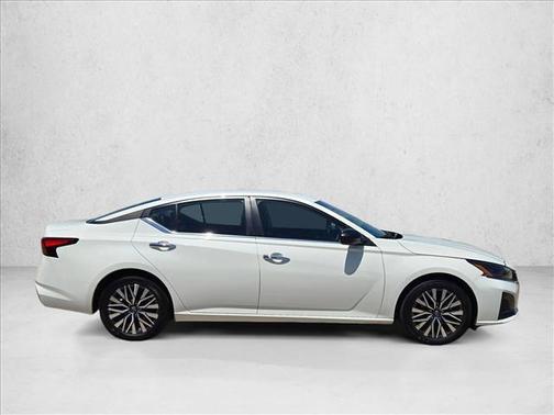 Glacier White 2025 Nissan Altima SV FWD