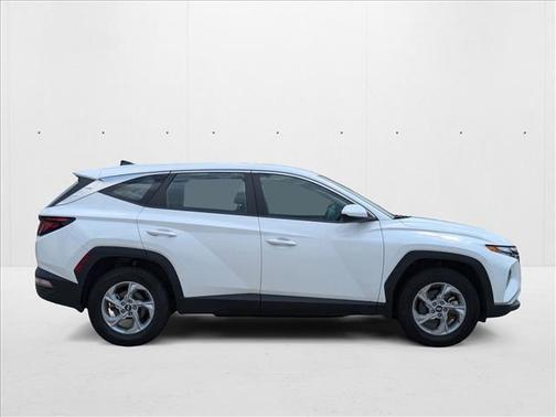 2023 Hyundai TUCSON SE