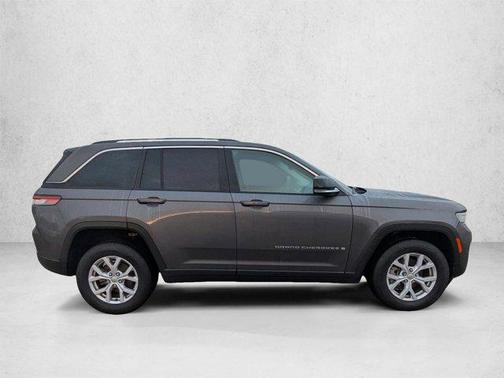 Baltic Gray Metallic Clearcoat 2022 Jeep Grand Cherokee Limited