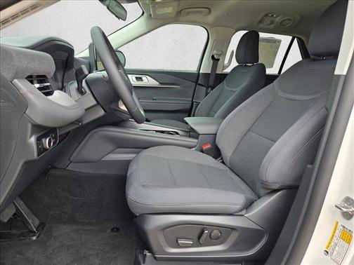 Star White Metallic Tri-Coat 2026 Ford Explorer Active