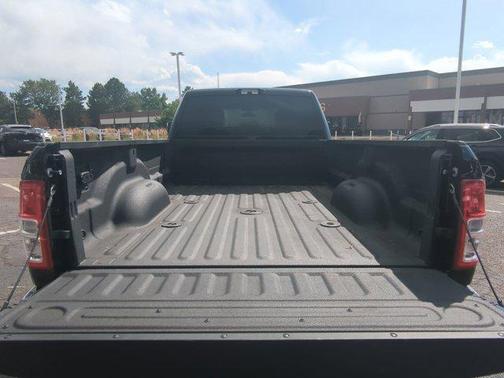 2024 RAM 3500 Tradesman Crew Cab 4x4 8' Box